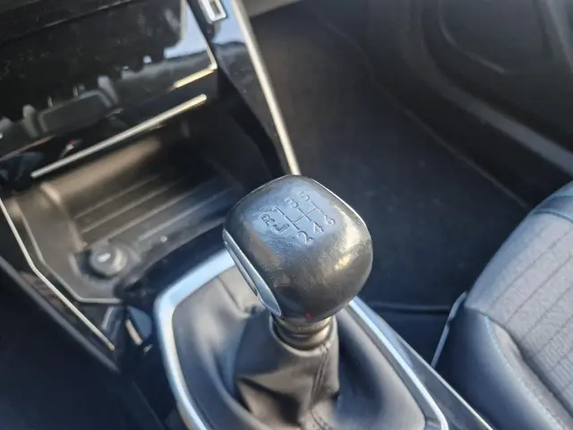 Peugeot 2008 1.2T 130pk Allure Pack 2022 Benzine 22