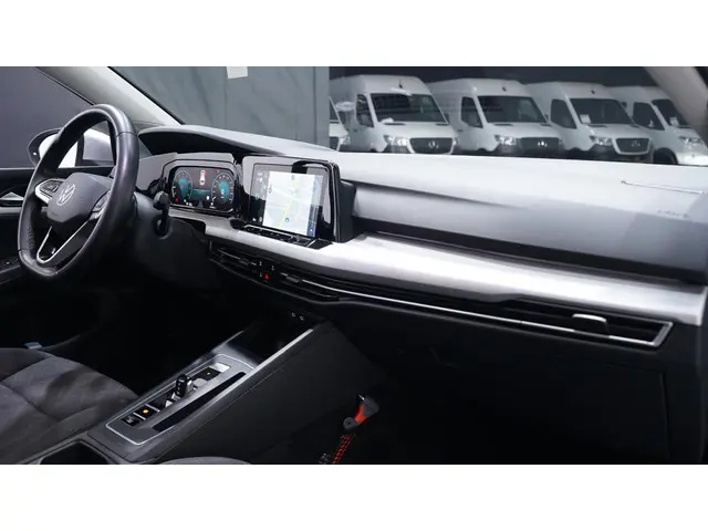 Volkswagen Golf Variant 1.0 eTSI Life 2023 Benzine 36