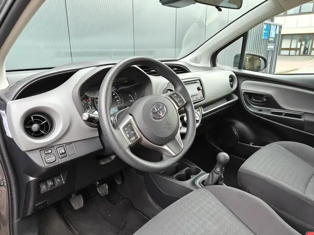 Toyota Yaris 1.0 VVT-i Aspiration 2017 Benzine 11