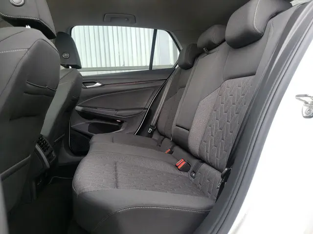 Volkswagen Golf 1.5 TSI Oranje Edition 2025 Benzine 11