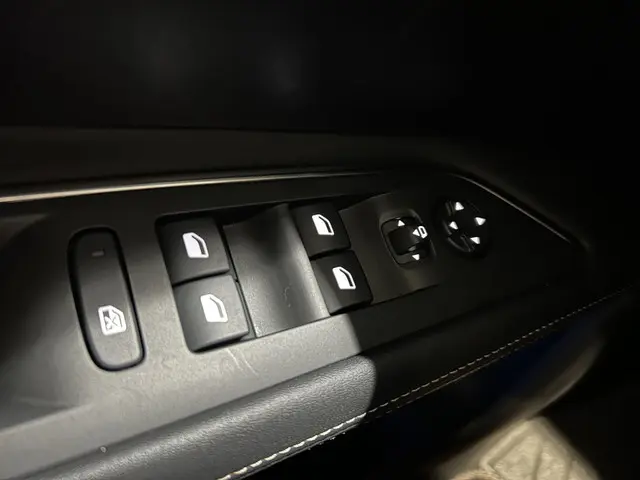 Peugeot 3008 1.6 PureTech GT Line 2020 Benzine 19