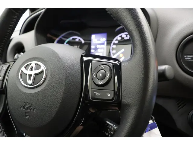 Toyota Yaris 1.5 Hybrid Aspiration 2018 Hybride Benzine 25