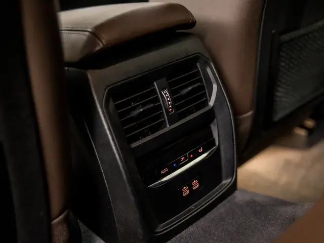 BMW 3 Serie Touring 318i Sportline 2021 Benzine 36