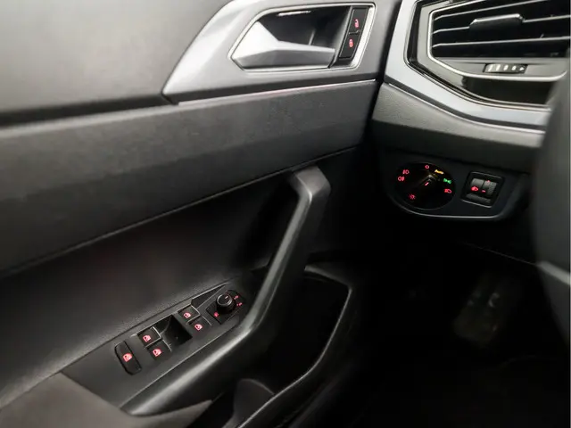 Volkswagen Polo 1.0 TSI R-Line Sport 2018 Benzine 31