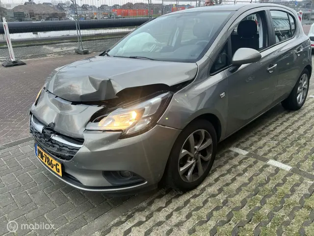 Opel Corsa 1.4 Cosmo Voorschade! 2015 Benzine 4