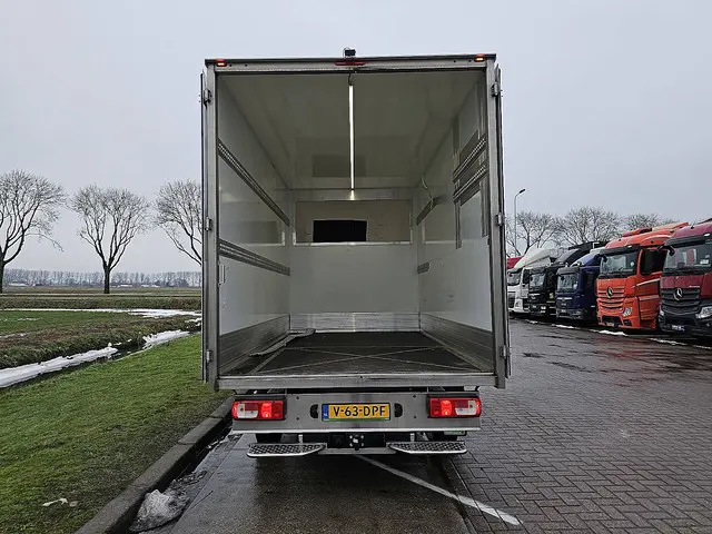 Volkswagen Crafter 35 2.0 2024 Diesel 12