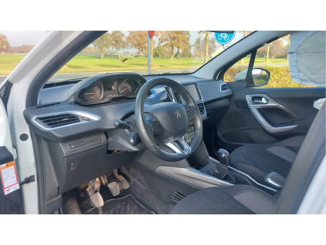 Peugeot 2008 1.2 PureTech Blue Lion 2018 Benzine 3