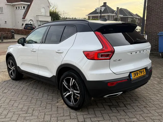 Volvo XC40 2.0 T4 190 pk R-Design 2018 Benzine 4