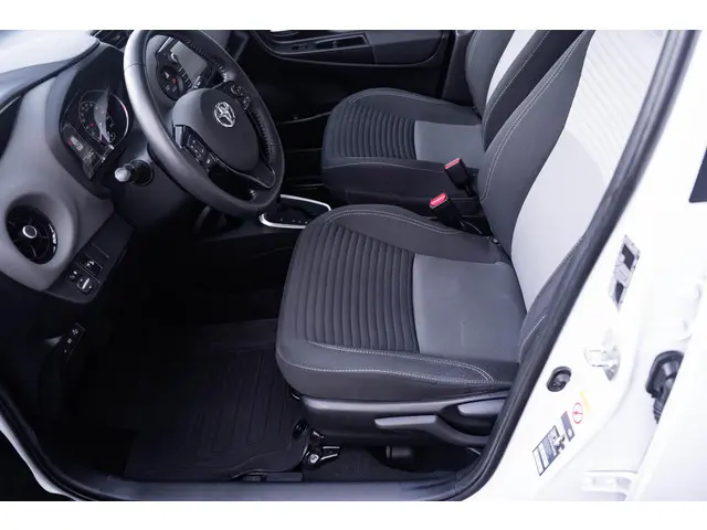 Toyota Yaris 1.5 Hybrid 115 Active 2019 Hybride Benzine 25