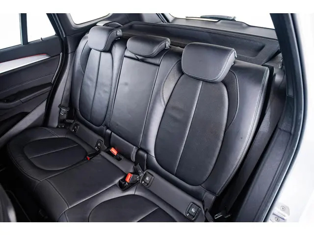 BMW X1 sDrive20i 2020 Benzine 18