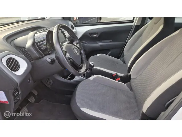 Toyota Aygo 1.0 VVT-i x-joy 2021 Benzine 10