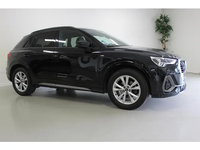 Audi Q3 35 TFSI S edition 2021 Benzine 2