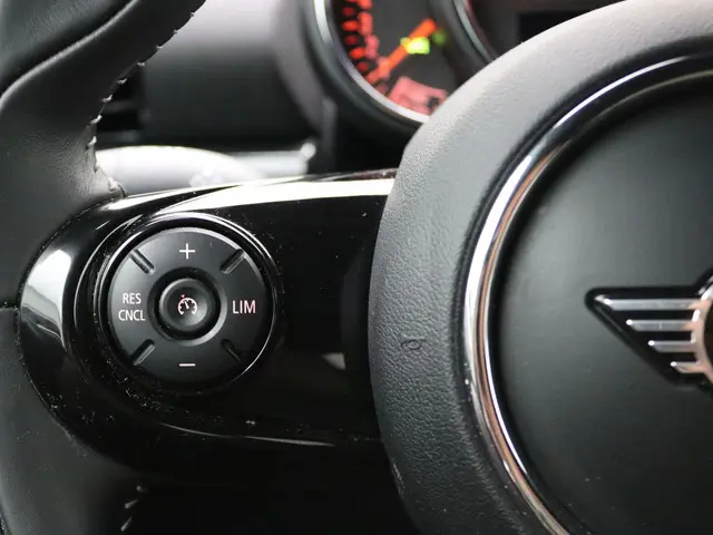 MINI Clubman One Business Edition 2019 Benzine 18