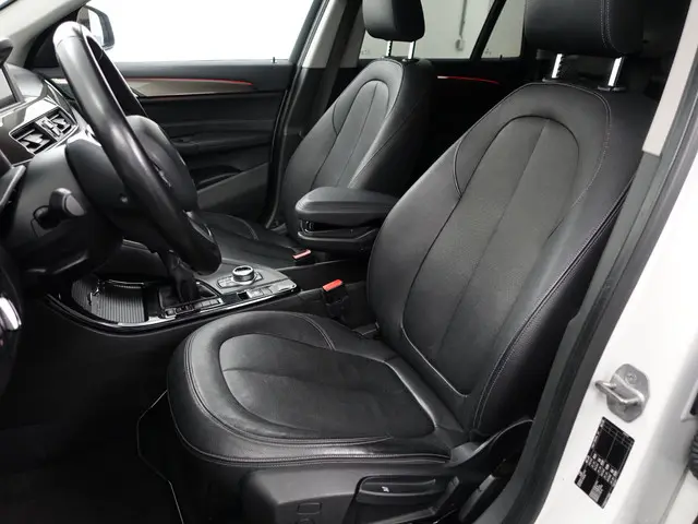 BMW X1 sDrive18i High Executive Aut- 2017 Benzine 18