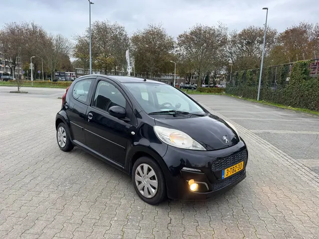 Peugeot 107 1.0 Active 2013 Benzine 2