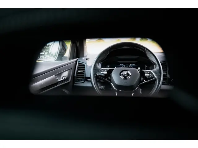 Škoda Karoq 1.5 TSI 150PK DSG Sportline 2021 Benzine 24