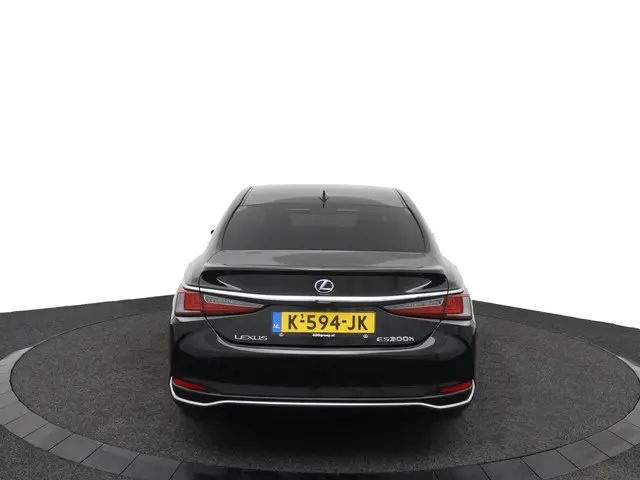 Lexus ES 300h President Line 2020 Hybride Benzine 64