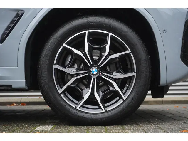 BMW X3 xDrive30i 2024 Benzine 6