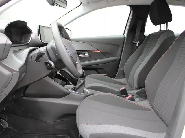 Peugeot 208 1.2 PureTech Active 2022 Benzine 12