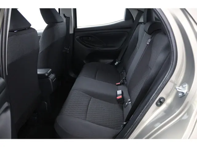 Toyota Yaris 1.5 Hybrid Dynamic 2022 Hybride Benzine 18