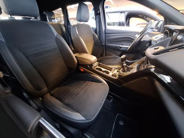 Ford Kuga 1.5 ST Line 2017 Benzine 23