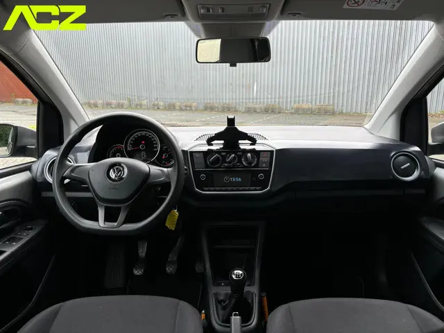 Volkswagen up! 1.0 BMT move up! 2017 Benzine 9