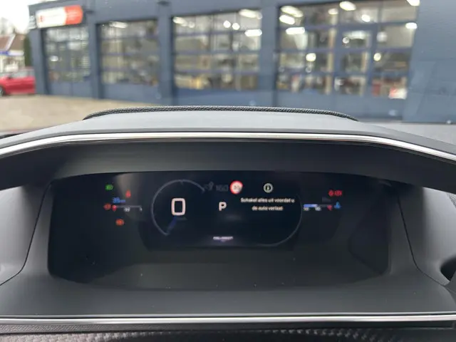 Peugeot 2008 1.2 Hybrid 145 GT 2025 Hybride Benzine 7