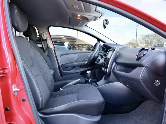 Renault Clio Estate 0.9 TCe Limited 2018 Benzine 16