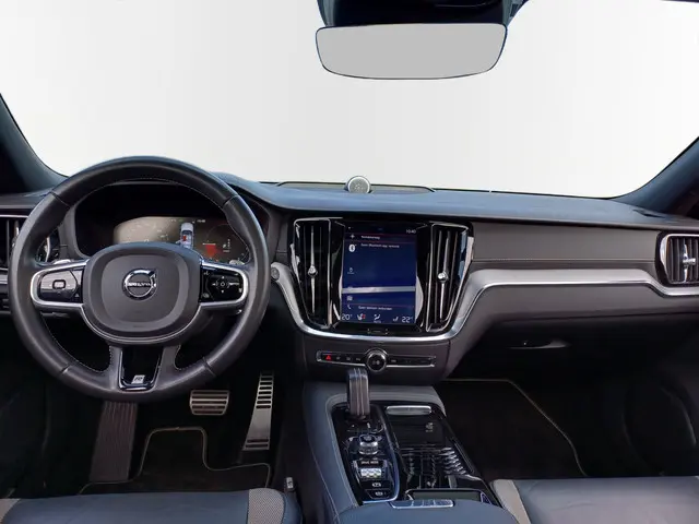 Volvo V60 2.0 T8 AWD R-Design 2019 Hybride Benzine 33