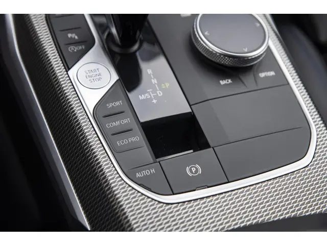 BMW 3 Serie 320i High Executive 2020 Benzine 46