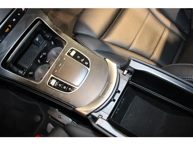 Mercedes-Benz GLC Coupé 300 4MATIC Premium 2019 Benzine 32