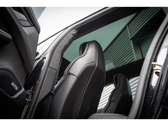 Porsche Taycan Sport Turismo GTS 93 kWh 2023 Elektrisch 32