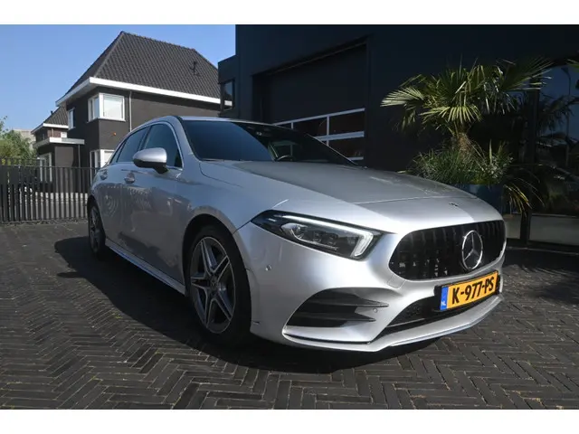 Mercedes-Benz A-Klasse 200 Bns Sol. AMG 2018 Benzine 2