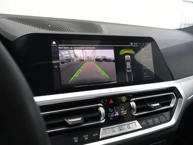 BMW 3 Serie 320i Executive Edition 2021 Benzine 46