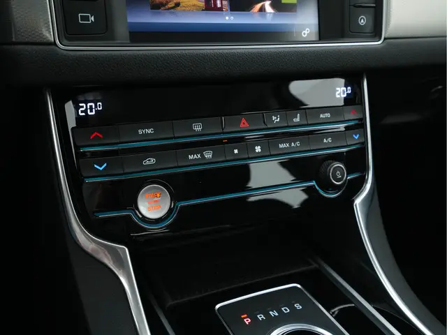 Jaguar XF 2.0 Portfolio 2017 Benzine 14