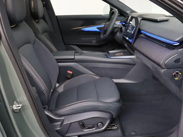 Lynk & Co 08 1.5 More 2025 Hybride Benzine 38