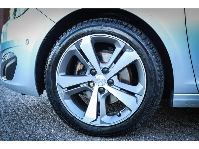 Peugeot 308 SW 1.2 e-THP Première 2015 Benzine 16