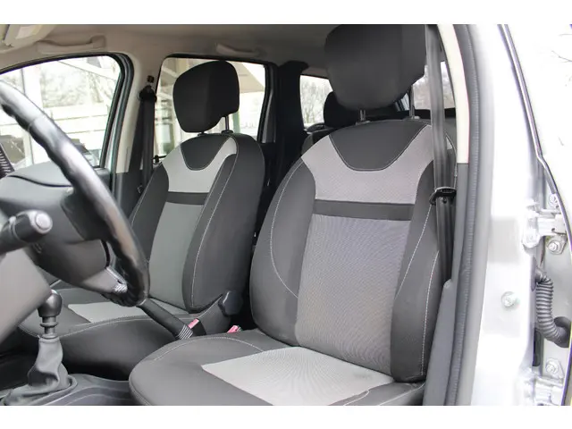 Dacia Duster 1.2 TCe 4x2 Blackshadow 2017 Benzine 8