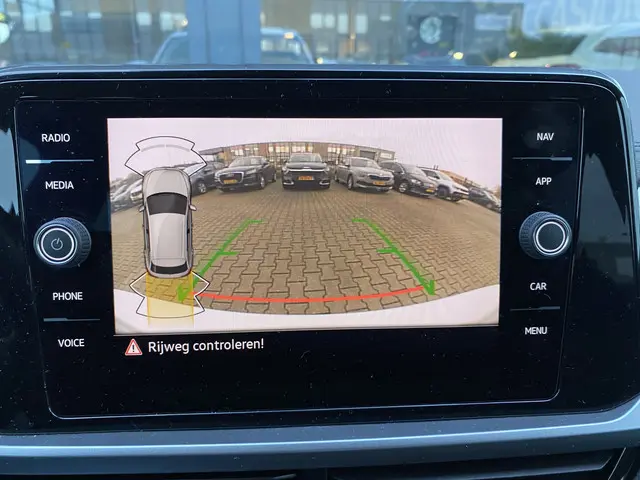 Volkswagen T-Roc 1.5 TSI Life Business 2022 Benzine 22