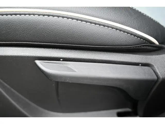 Renault Clio 1.0 TCe 90 GPF techno 2024 Benzine 19