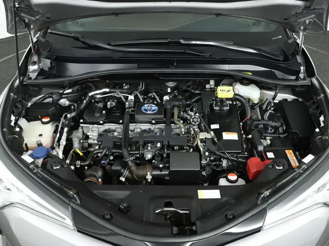 Toyota C-HR 1.8 Hybrid Executive 2017 Hybride Benzine 34
