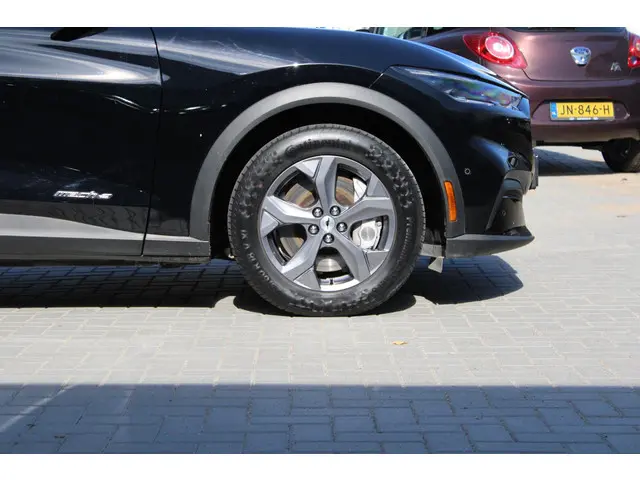 Ford Mustang Mach-E 3