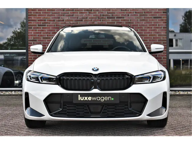 BMW 3 Serie Touring 330e M-Sport 2023 Hybride Benzine 7