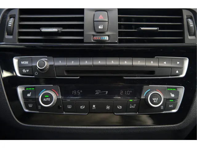 BMW 1 Serie 118i High Executive M Sport 2017 Benzine 53