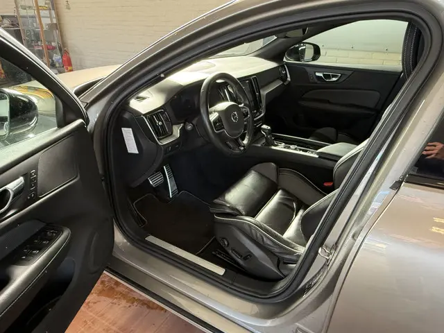 Volvo V60 2.0 T4 R-Design 2019 Benzine 5