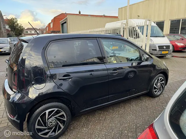 Volkswagen up! 1.0 BMT up! beats 2019 Benzine 12