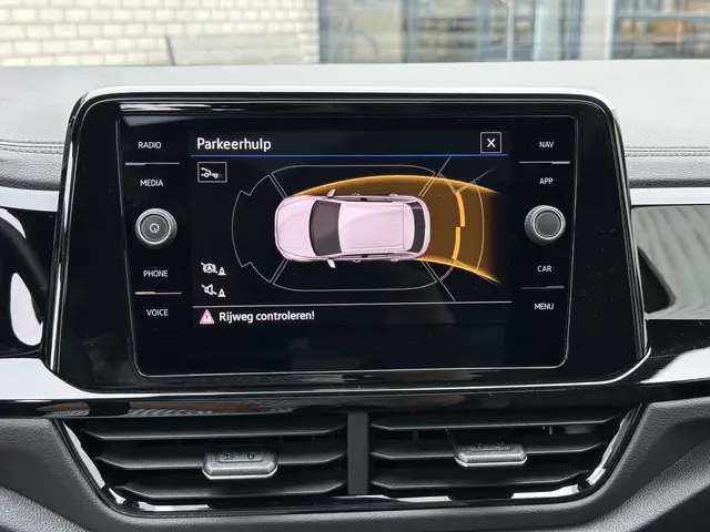 Volkswagen T-Roc 1.5 TSI R-Line Business 2024 Benzine 32