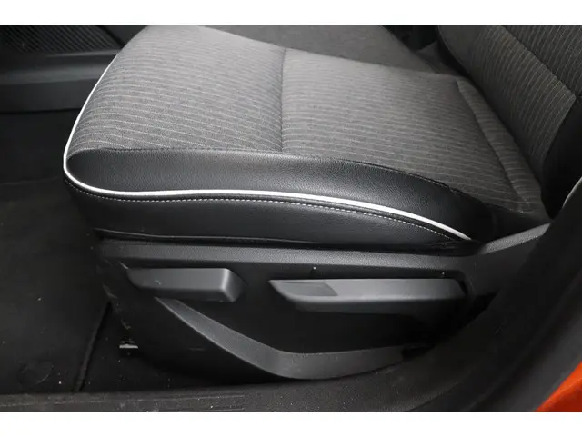 Renault Clio 1.3 TCe 130pk EDC Intens 2020 Benzine 13