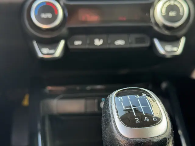 Kia Stonic 1.0 T-GDi DynamicLine 2022 Benzine 32