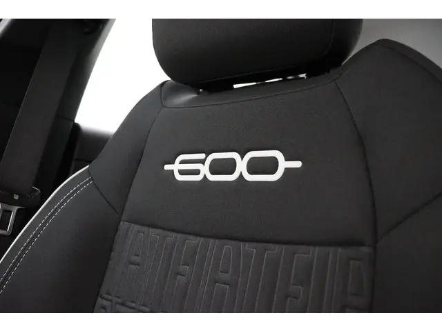 Fiat 600 1.2 Hybrid Urban 2025 Hybride Benzine 29